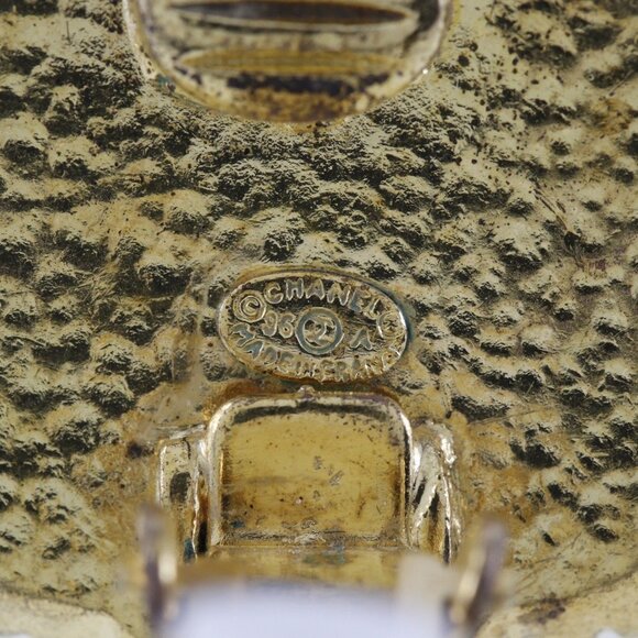 CHANEL Gold Earrings - Picture 7 of 8
